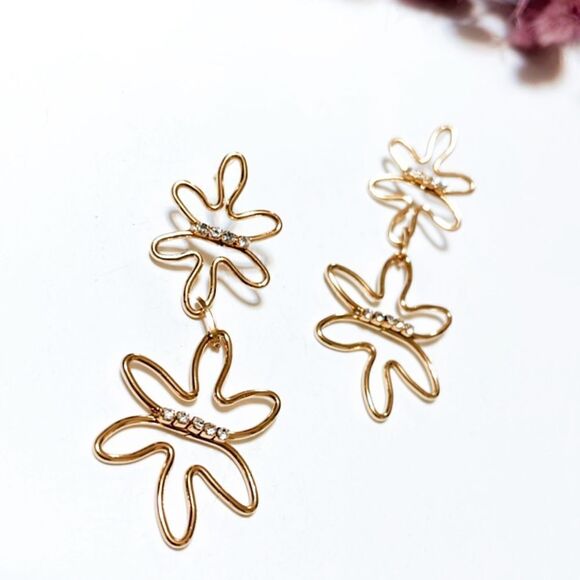 Flower dangle drop earrings in gold #940 - Picture 3 of 7